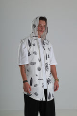 Palmiye Desenli Kapüşonlu Yelek – Beyaz