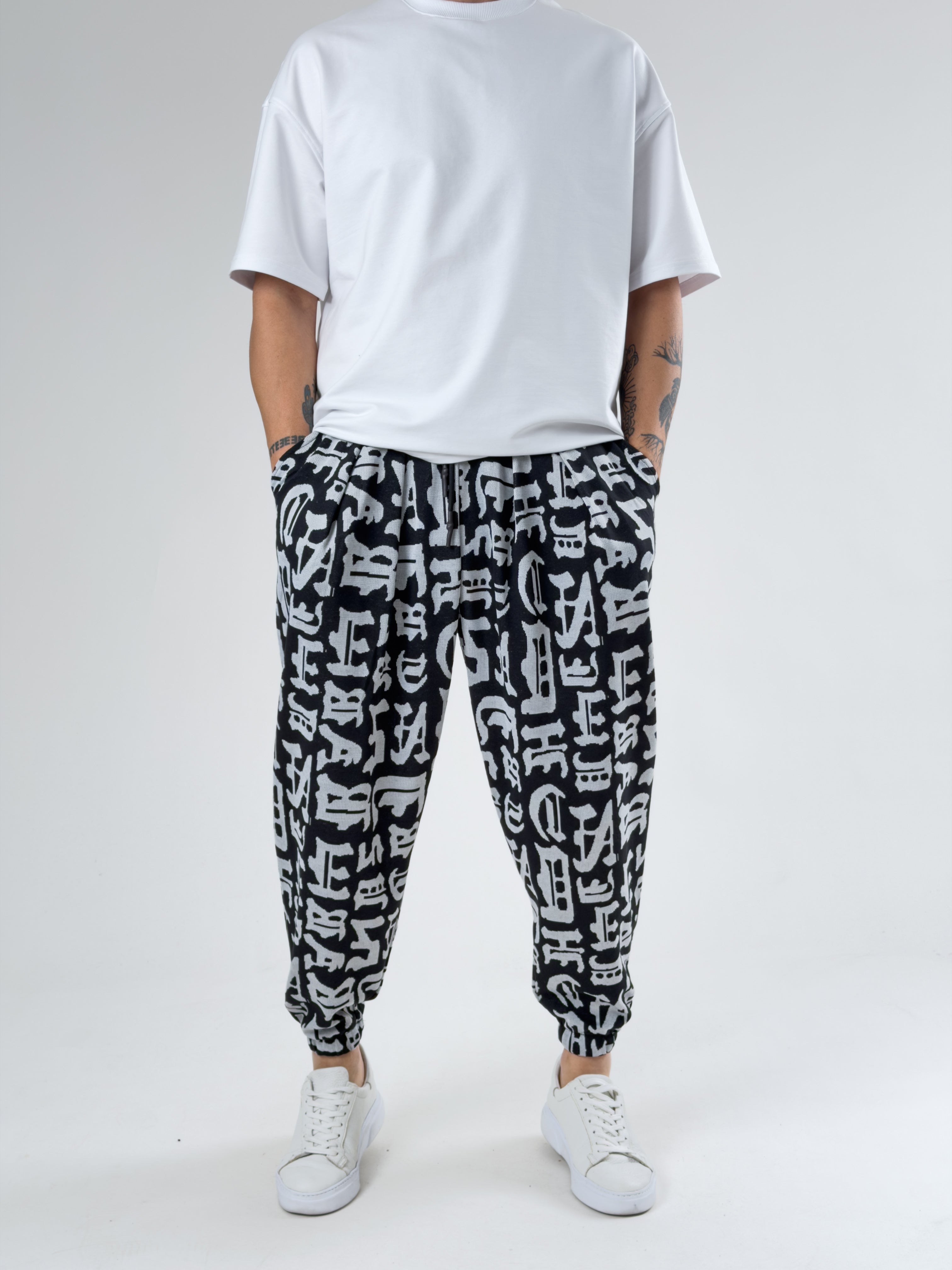 Typo Chaos Pileli Jogger Pantolon Ürün ana görseli