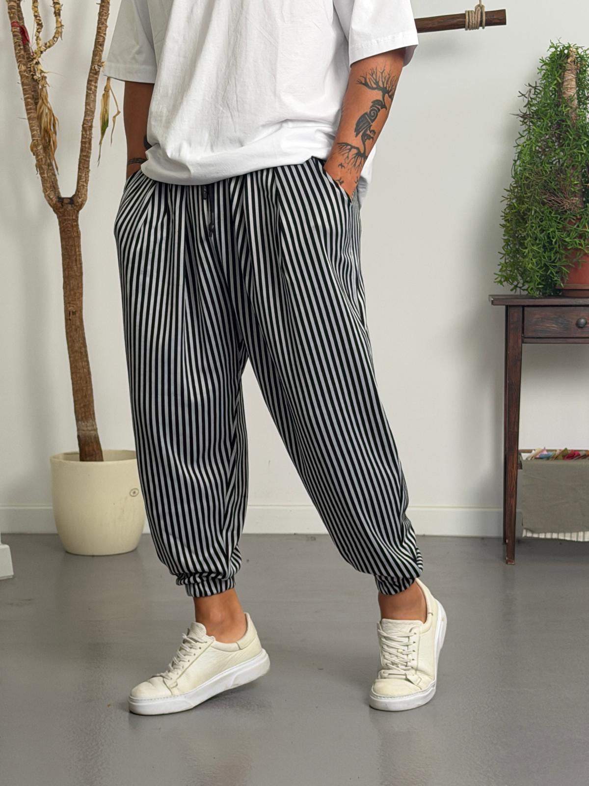 Siyah Beyaz Çizgili Jogger Pantolon