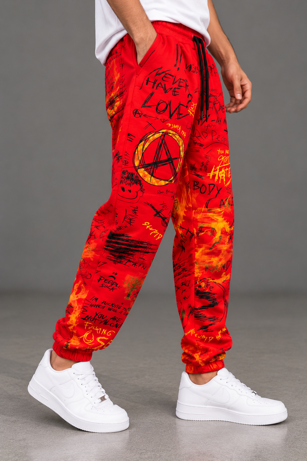 Kırmızı Graffiti Desenli Jogger Pantolon