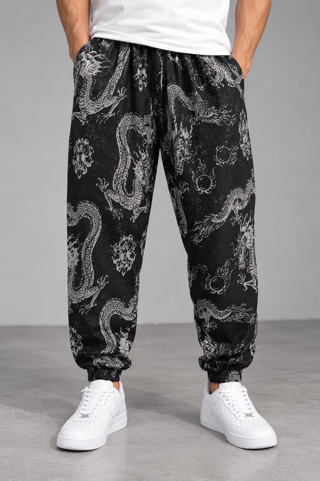 Siyah Beyaz Ejderha Desenli Jogger Pantolon