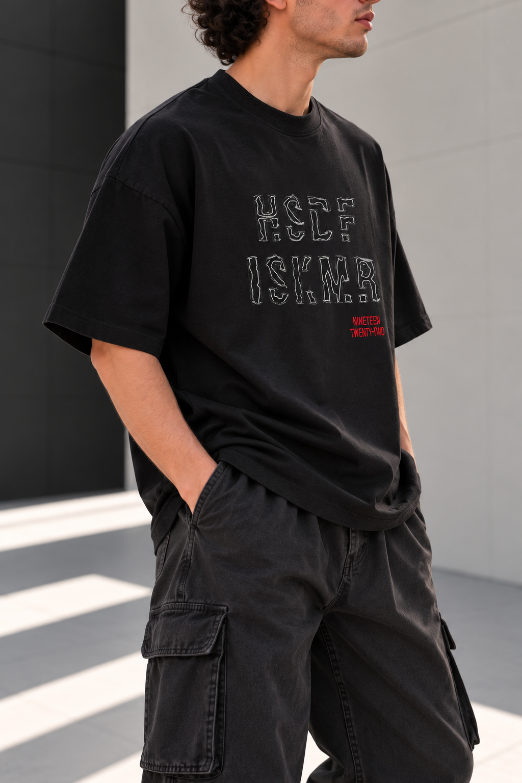 Siyah Oversize Kırmızı Nakış Detaylı T-shirt