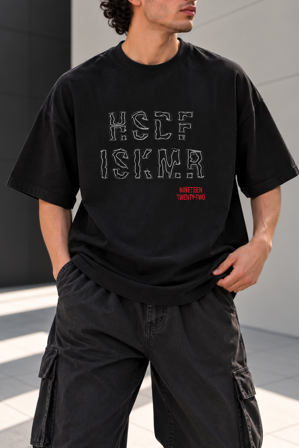 Siyah Oversize Kırmızı Nakış Detaylı T-shirt