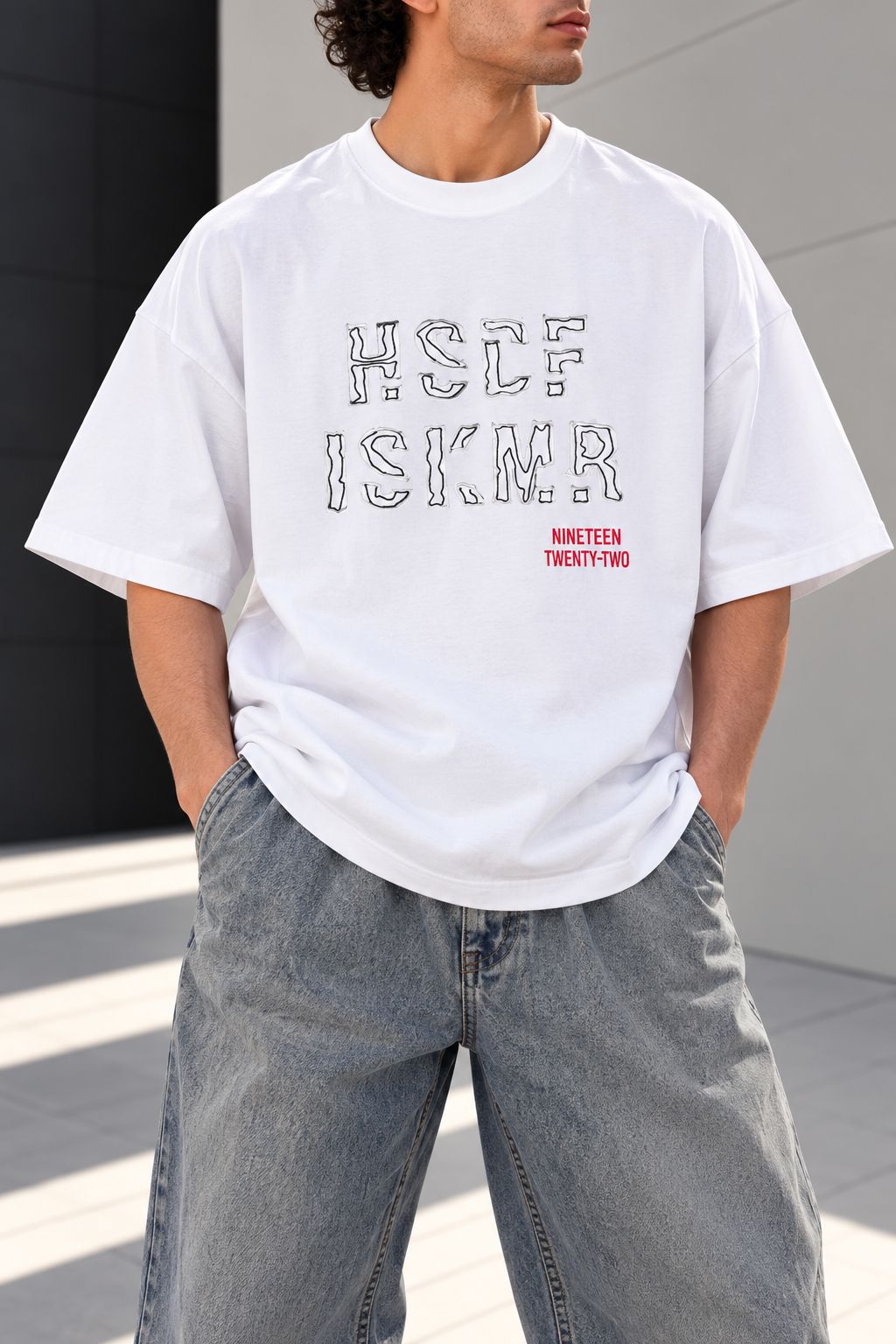 Beyaz Oversize Kırmızı Nakış Detaylı T-shirt