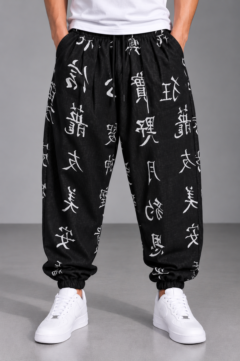 Siyah Beyaz Kanji Desenli Jogger Pantolon