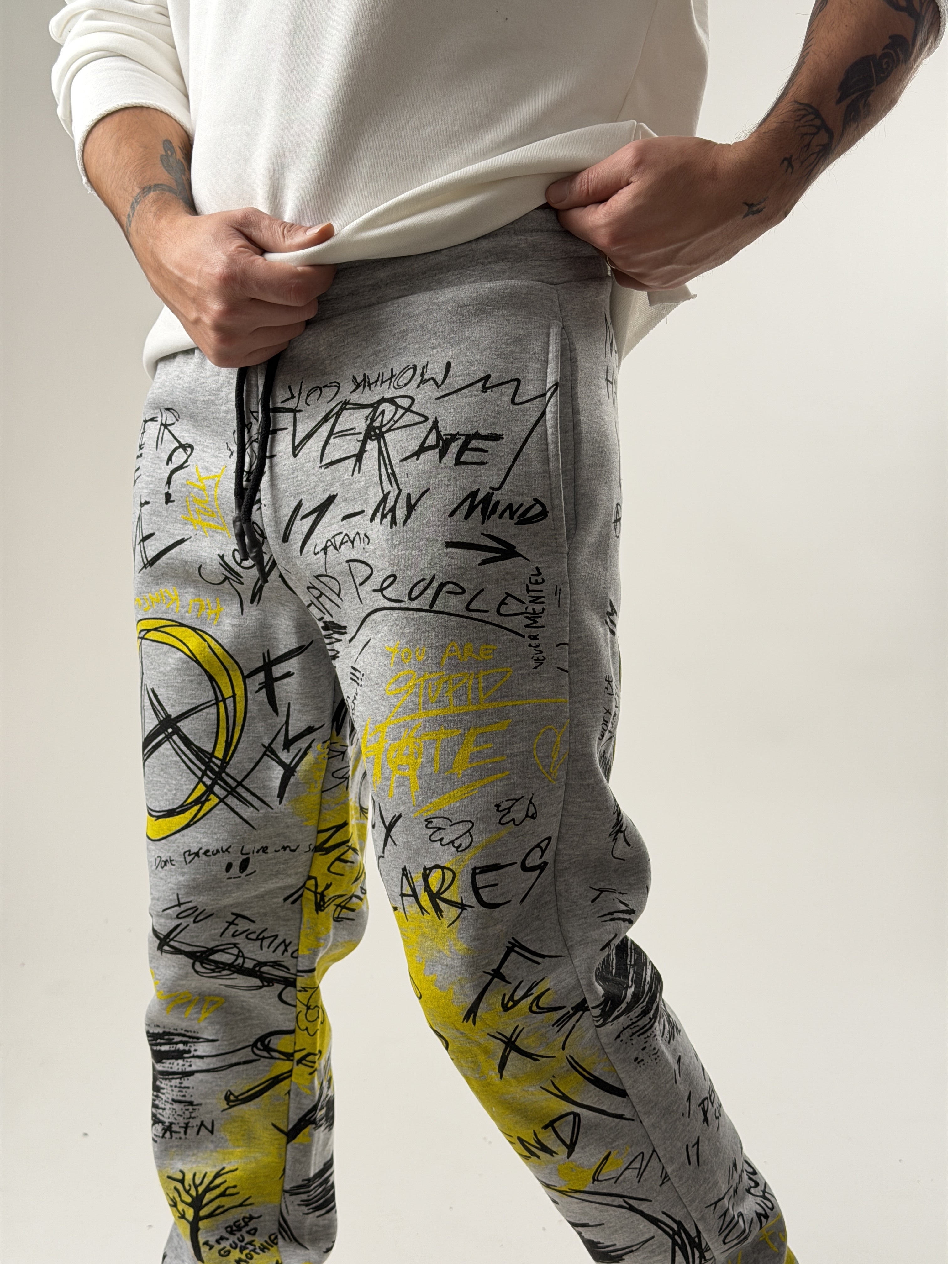 Urban Graffiti Gri Jogger Pantolon Ürün ana görseli