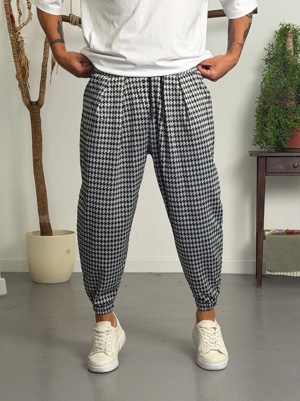 Siyah Beyaz Kazayağı Desenli Jogger Pantolon