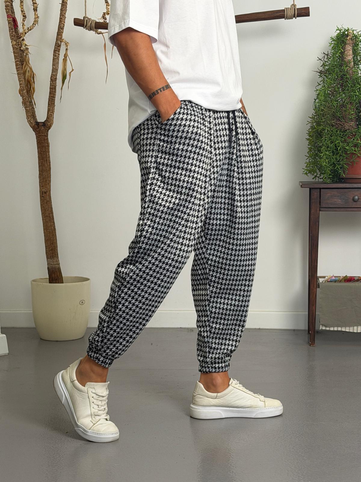 Siyah Beyaz Kazayağı Desenli Jogger Pantolon
