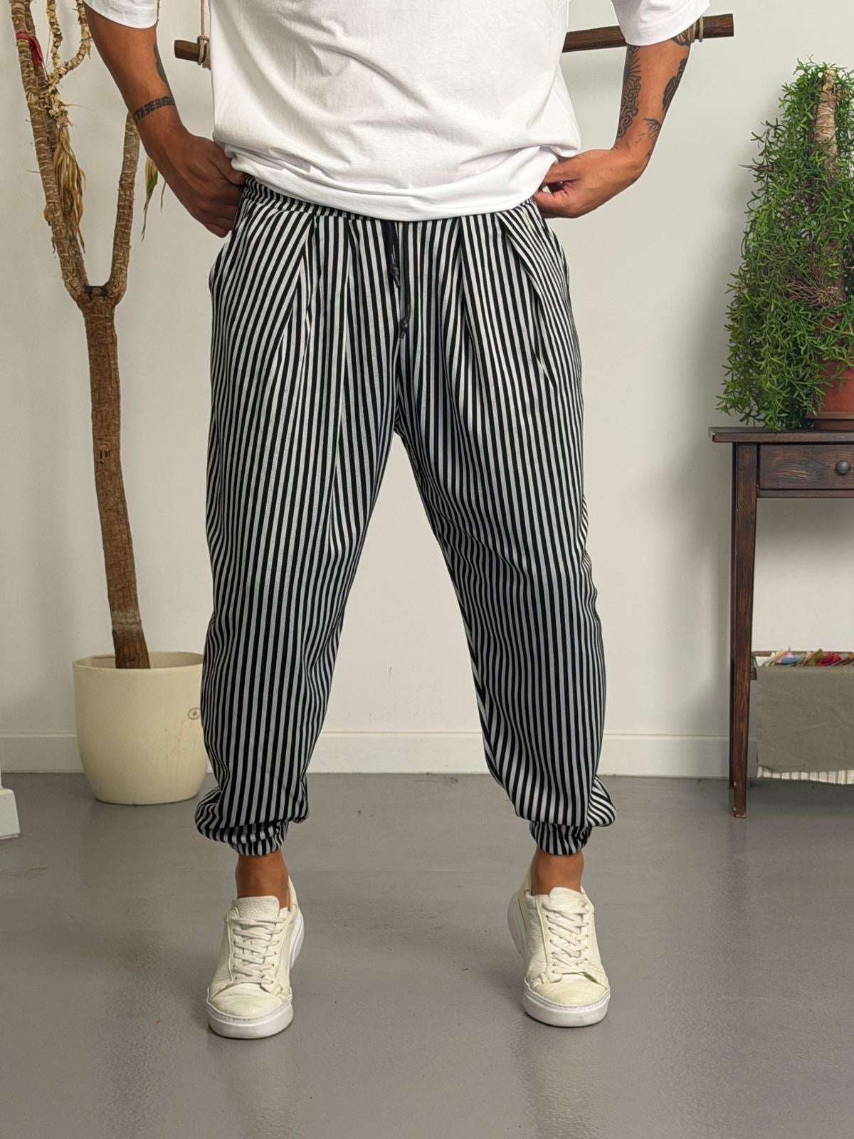 Siyah Beyaz Çizgili Jogger Pantolon