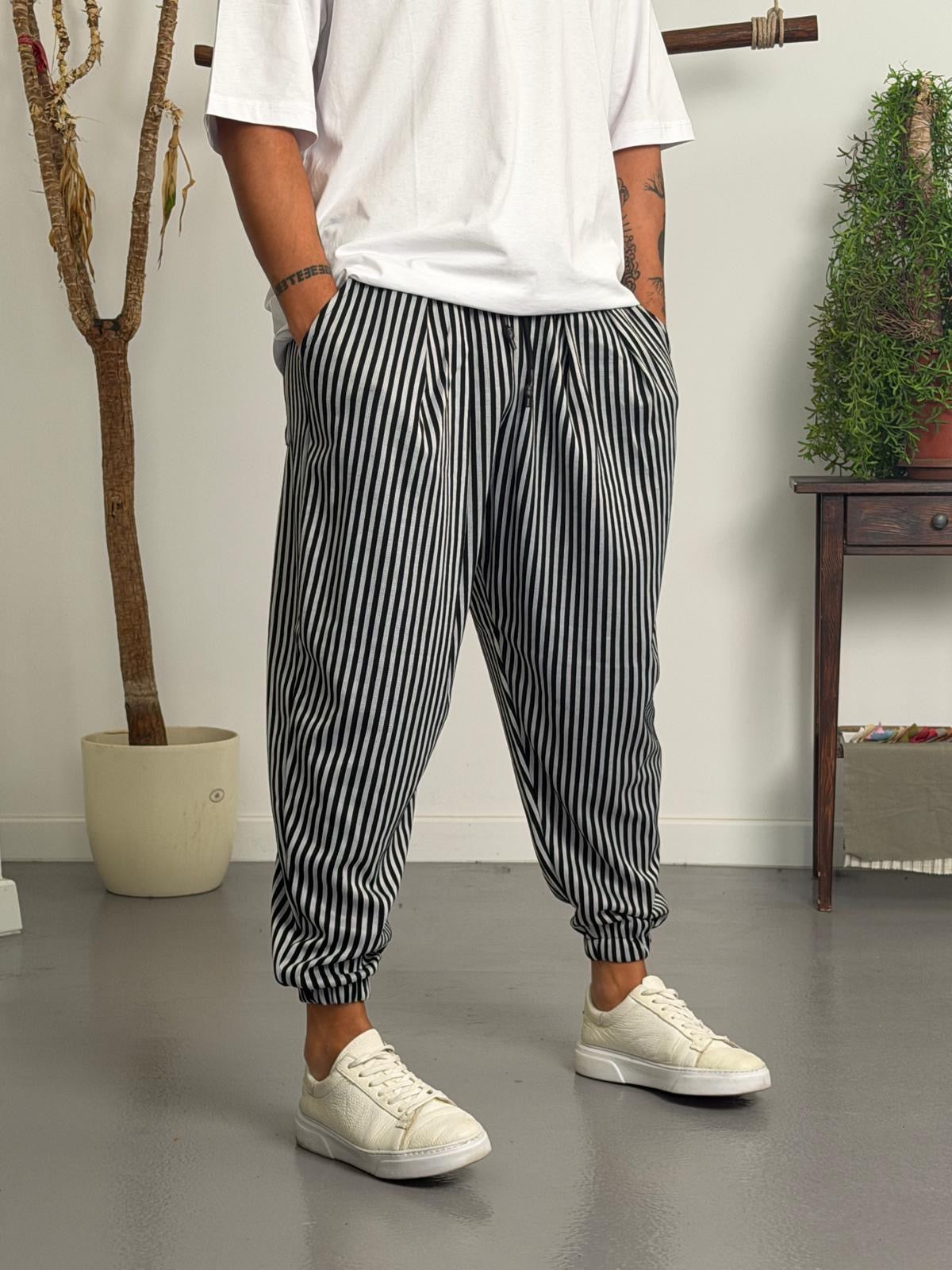 Siyah Beyaz Çizgili Jogger Pantolon