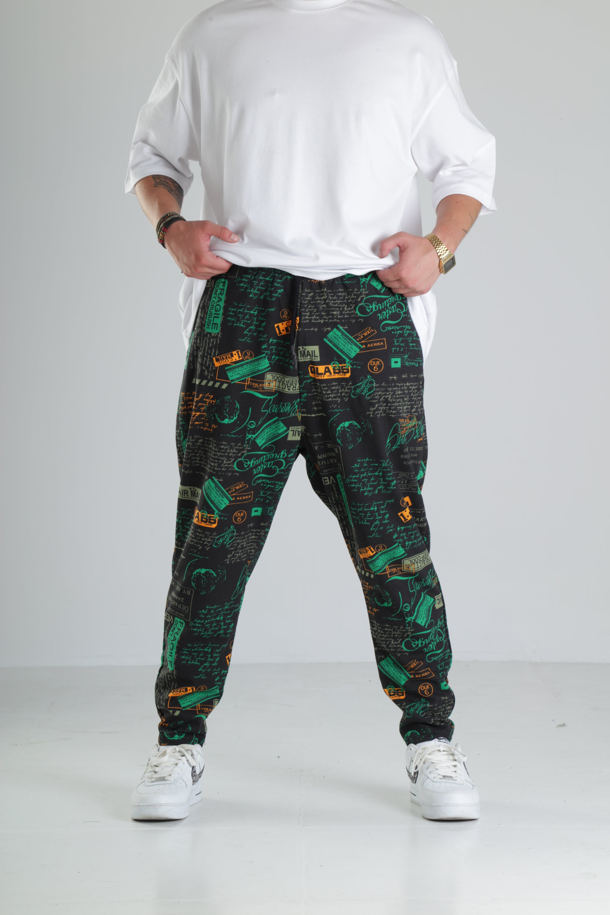 Graffiti Print Jogger Pantolon Ürün ana görseli