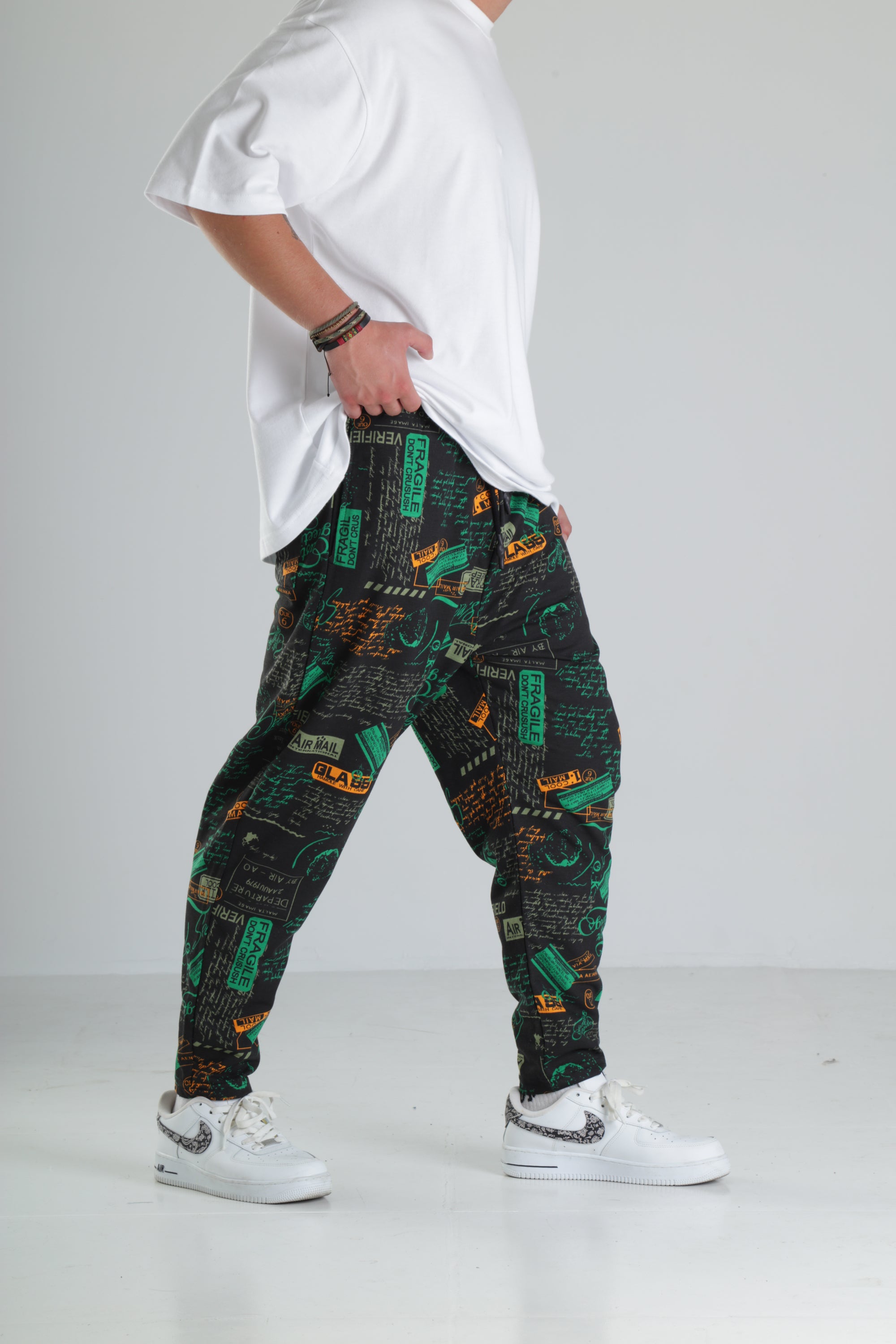 Graffiti Print Jogger Pantolon Ürün ikincil görseli